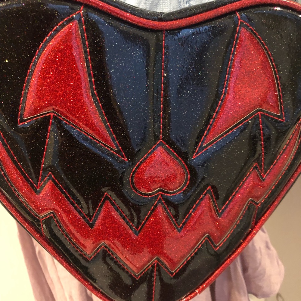 Love pain and stitches meanie heart bag - Picture 4 of 7